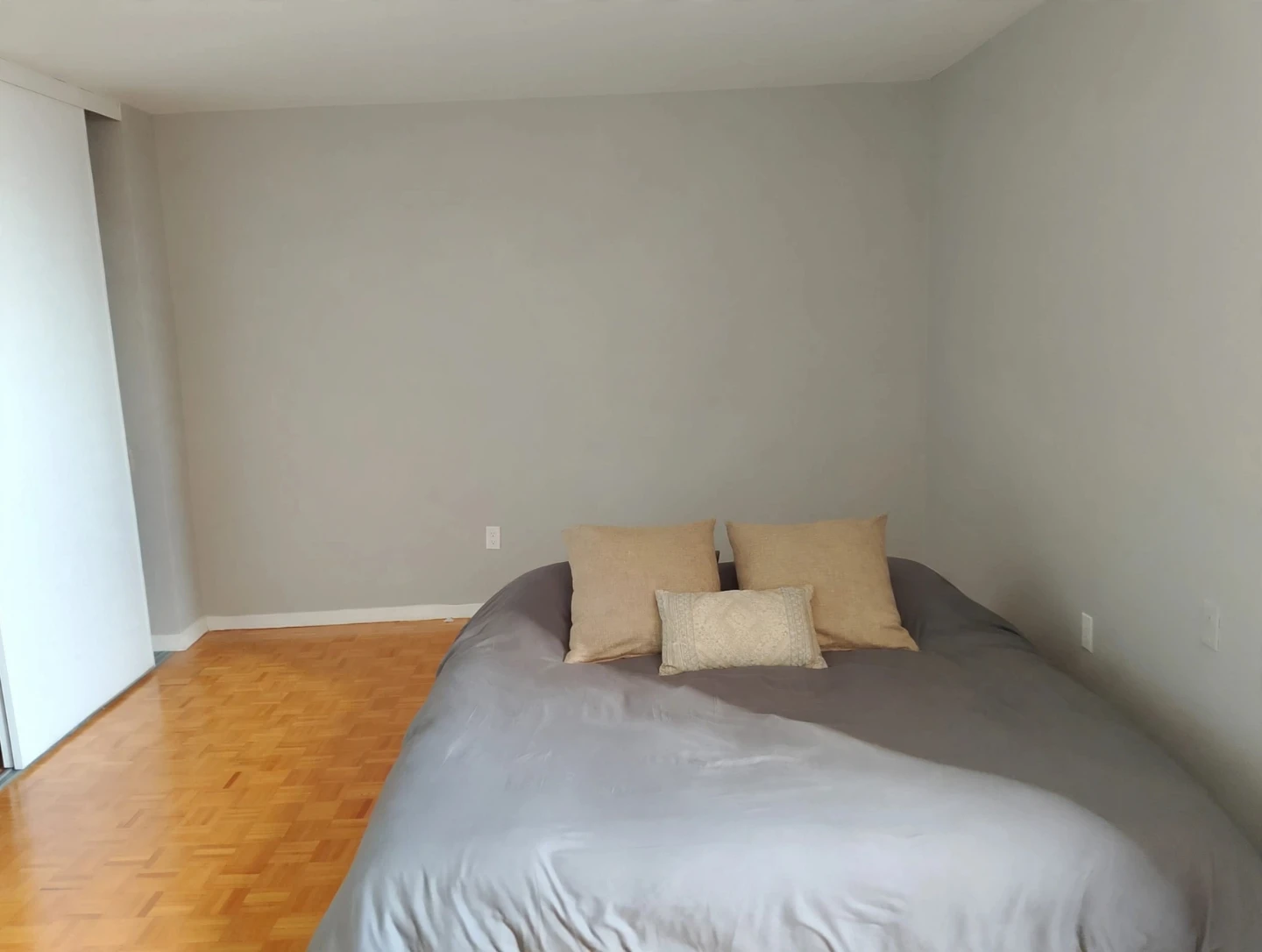 🏠 Bright Studio Apartment for Lease Takeover – East York - photo 2