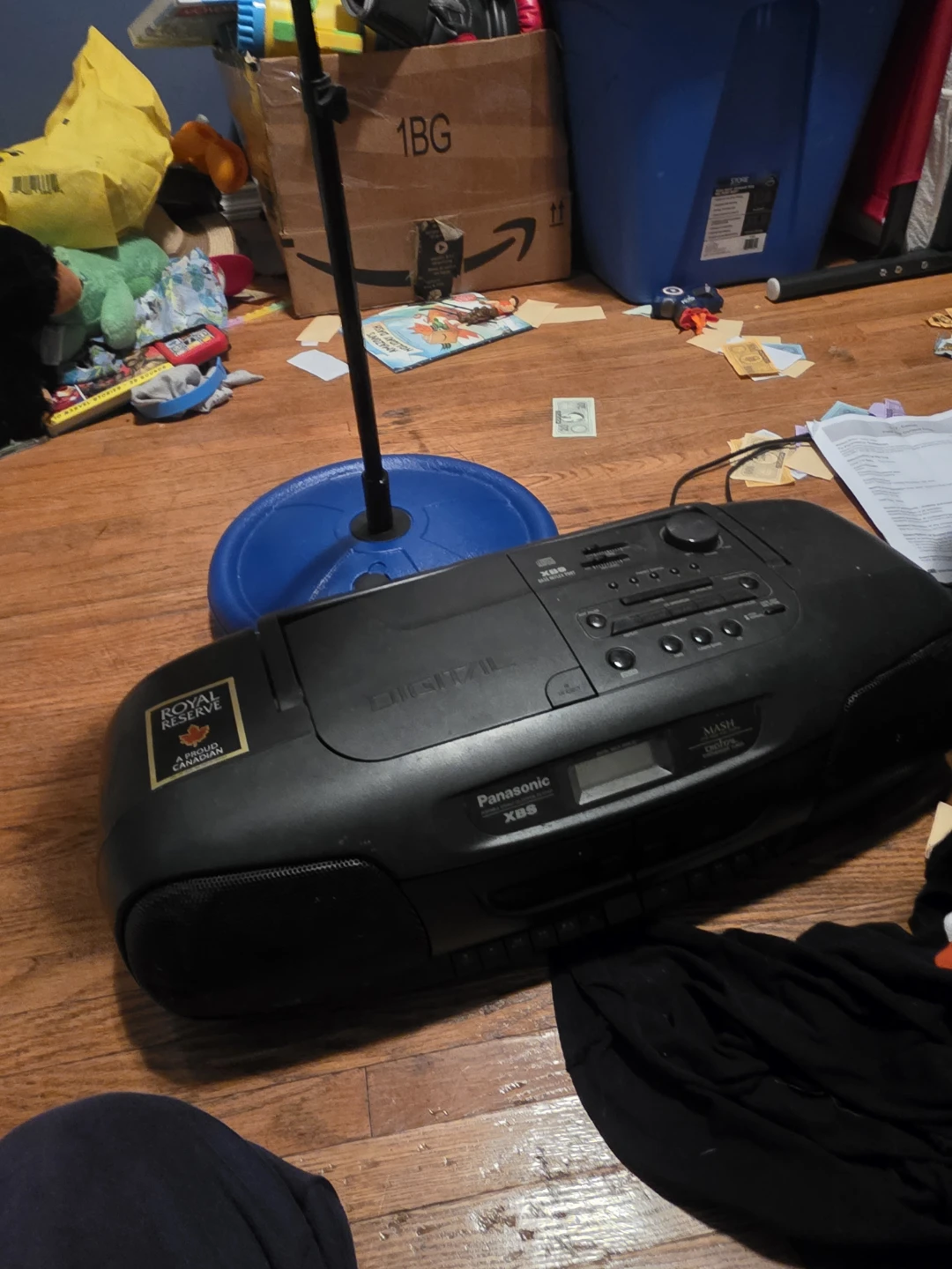 I selling this boom box  so I can get this iPad off kijji