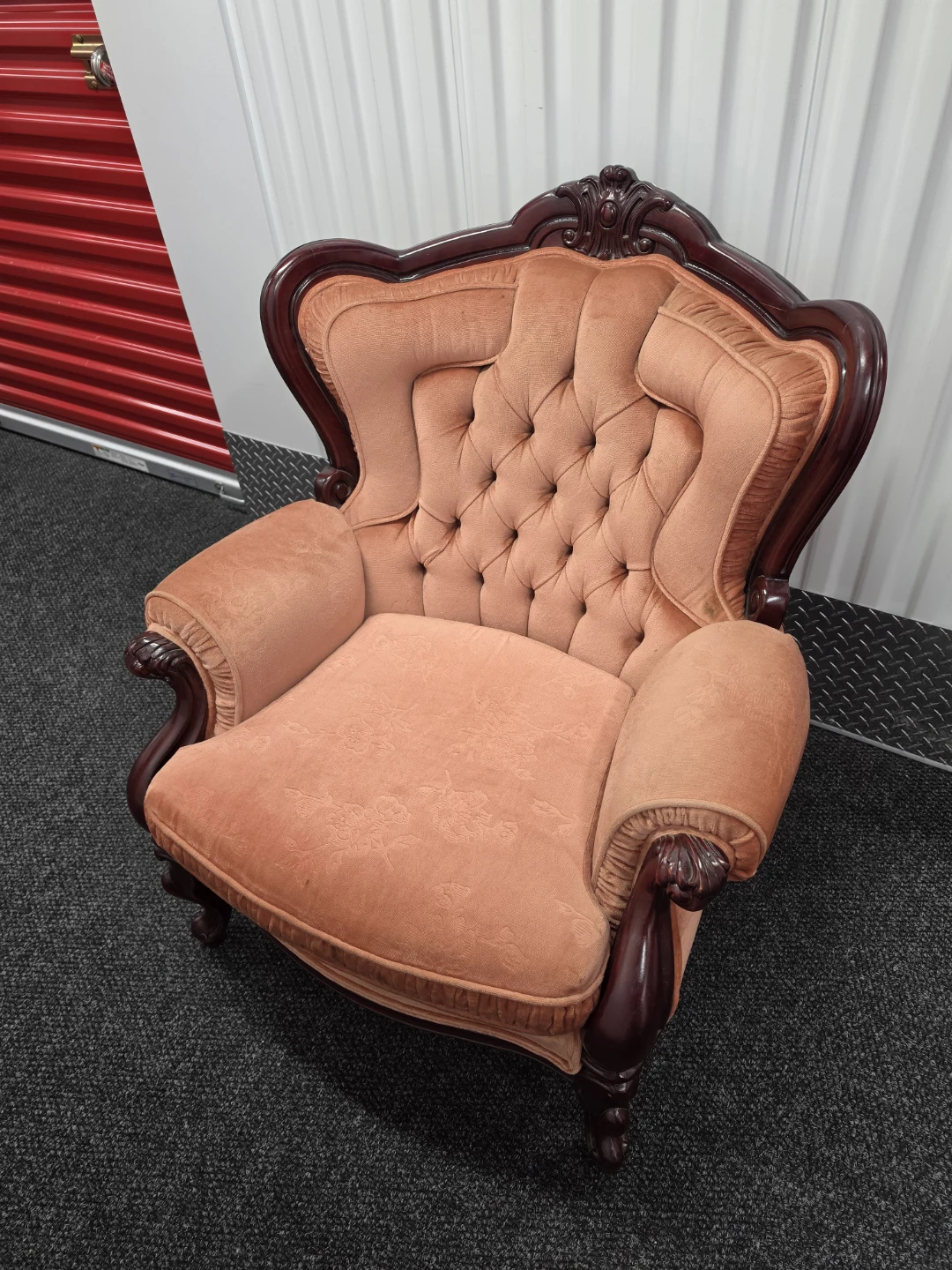 Vintage Tufted Armchair in Peach Velvet - photo 4