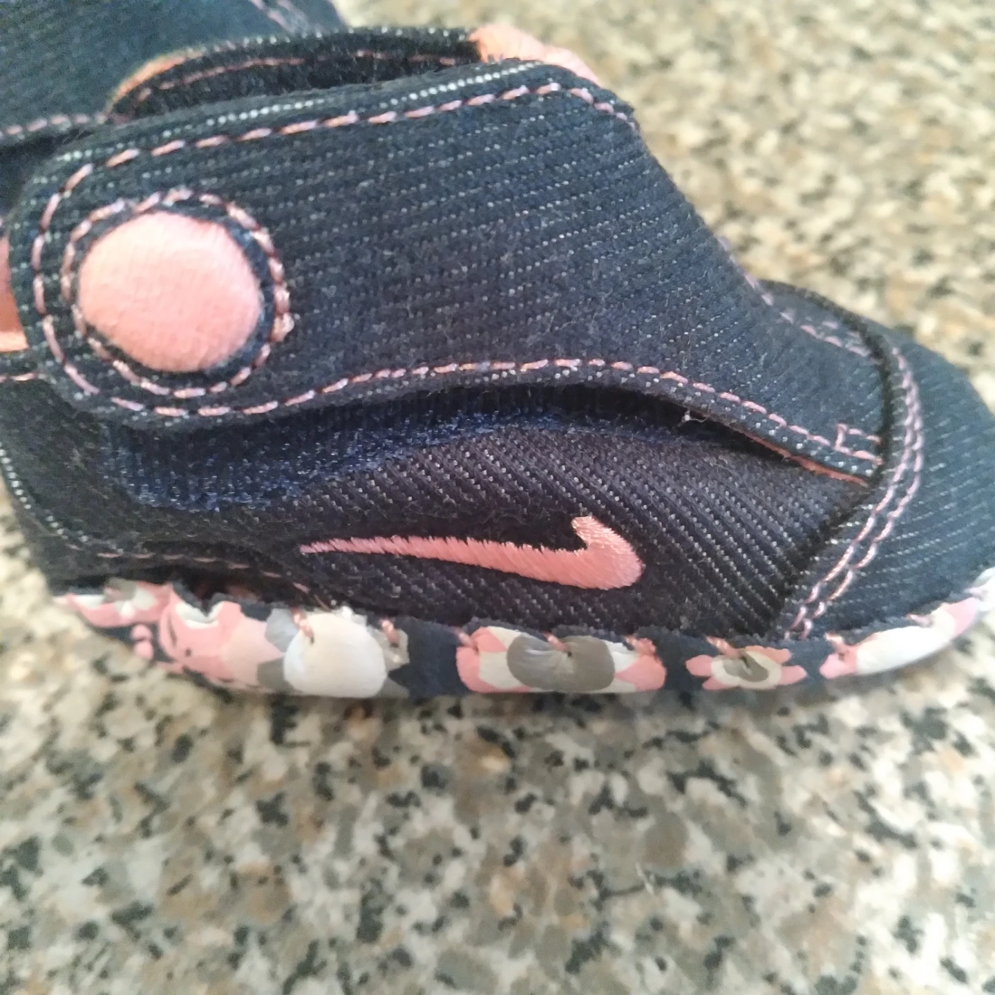 Nike Baby Crib Shoes and Beanie Set - photo 3