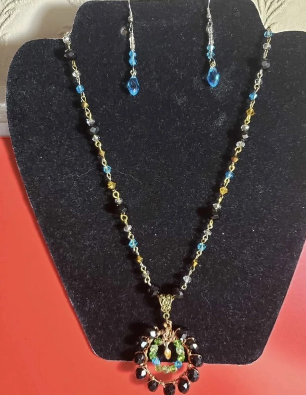 New Crystal Necklace, Earring, and Bracelet Set - photo 5