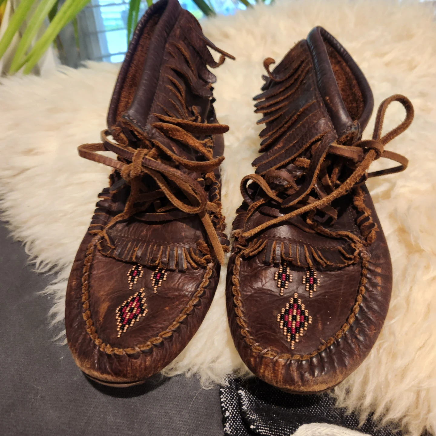 Manitobah mucklucks Leather Fringe Moccasins