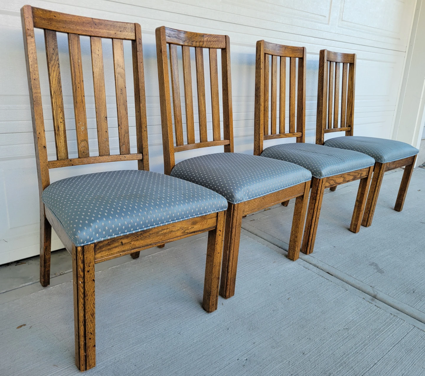 Beautiful Set of 4 Solid Oak Mission Style Dining Chairs.