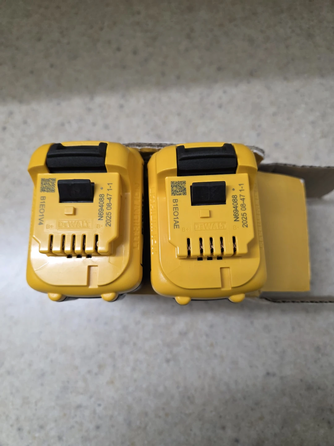 2 DeWalt 12V MAX 5Ah Lithium Ion Batteries - photo 4
