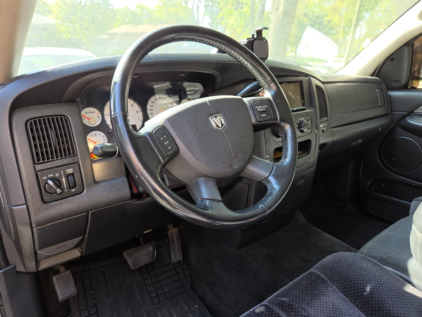 Nice Pick Up Truck with 5.7 Magnum Hemi Engine in it - photo 2