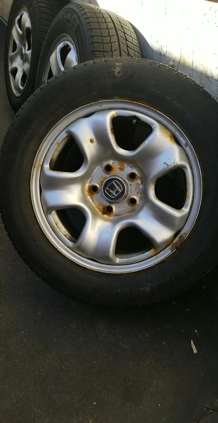 Set of 4 Honda Rims with 215/60R16 Tires - photo 2