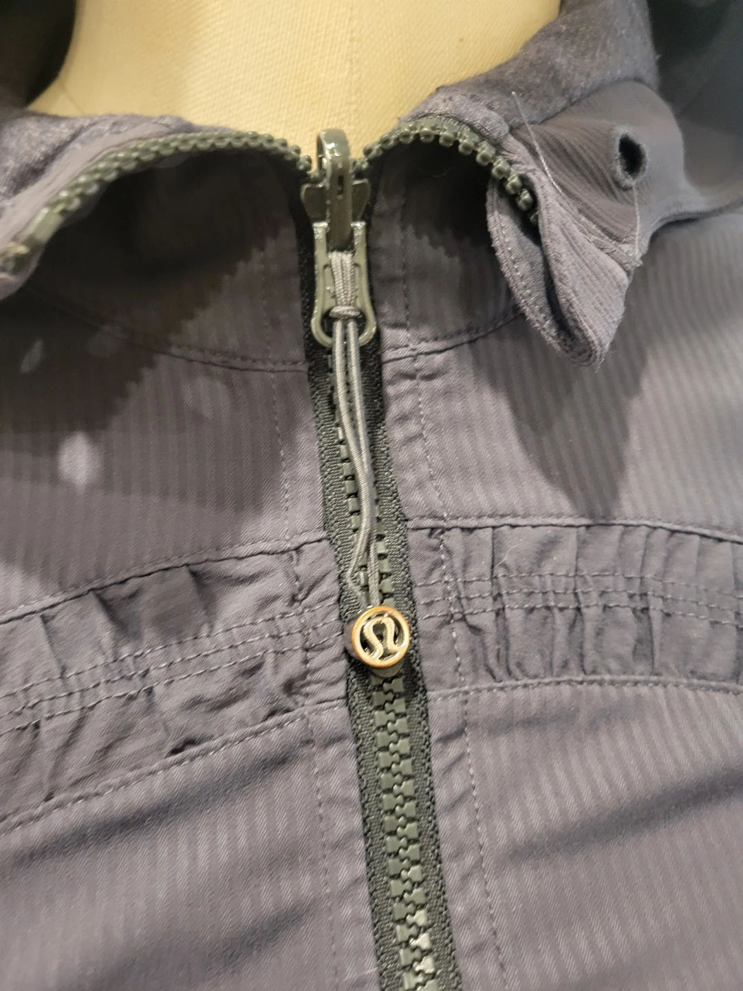 Small Lululemon hooded jacket - photo 2
