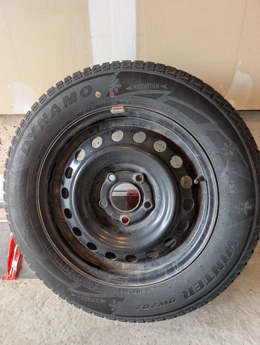Dynamo Winter DW702 Tire with Rim 195/65R15 (Hyundai Elantra) - photo 3