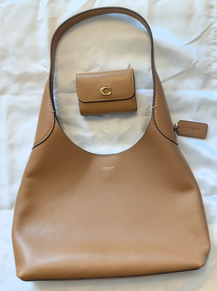 Coach Wallet (Like New) - photo 4