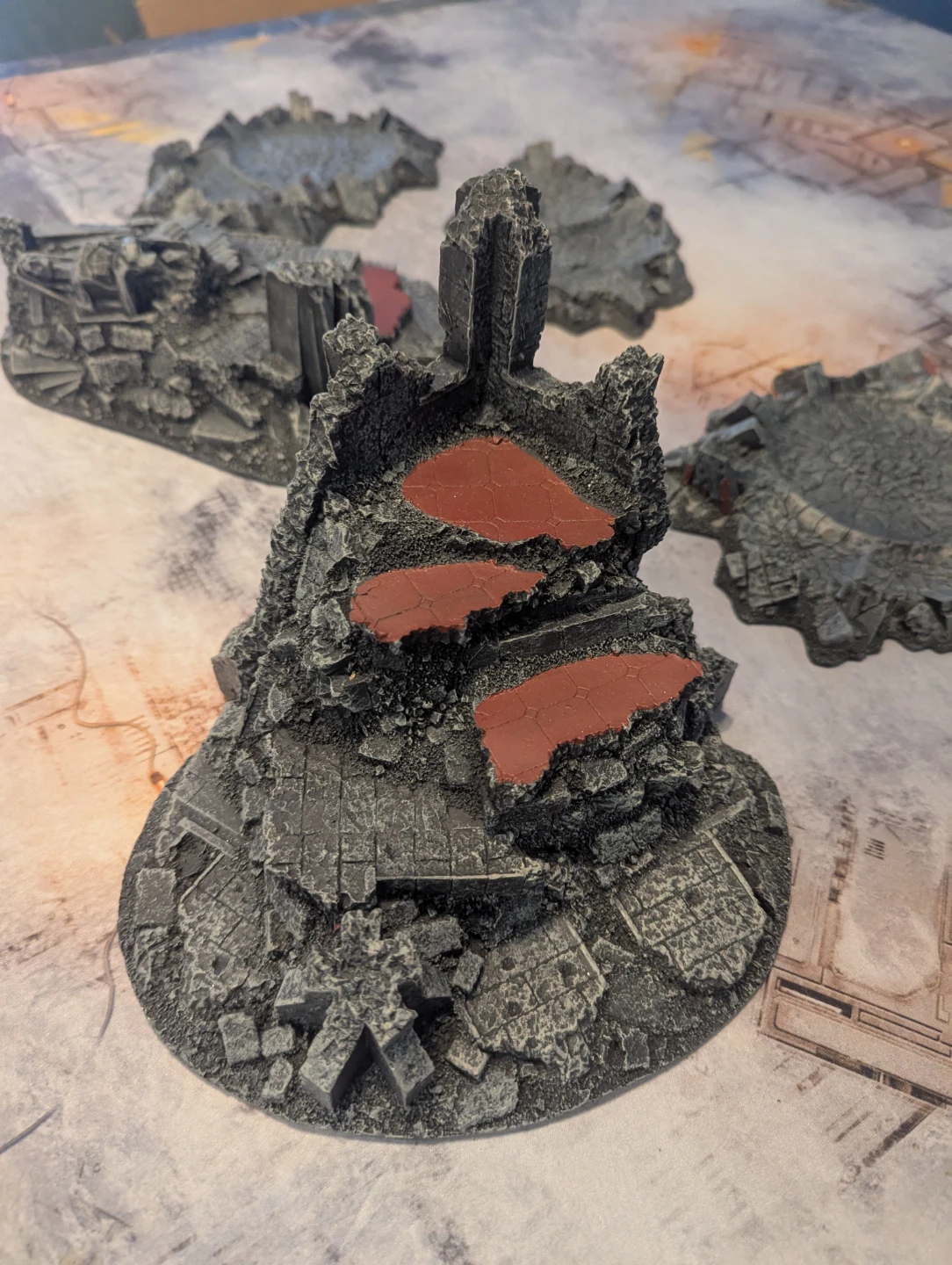 Warhammer 40k Ruined Building and Crater Terrain Set - photo 2