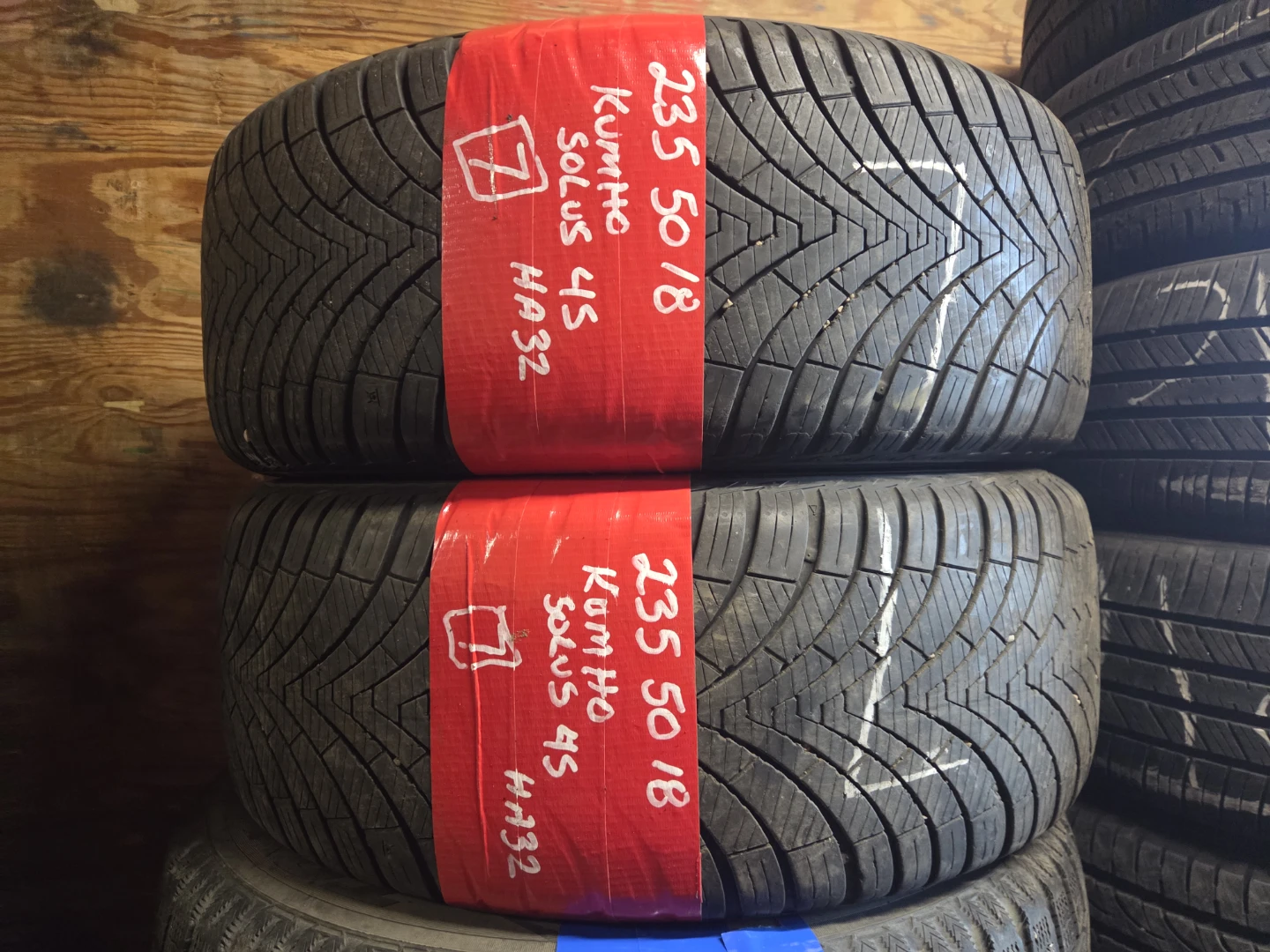 Kumho Solus 4S HA32 Tires 235/50R18