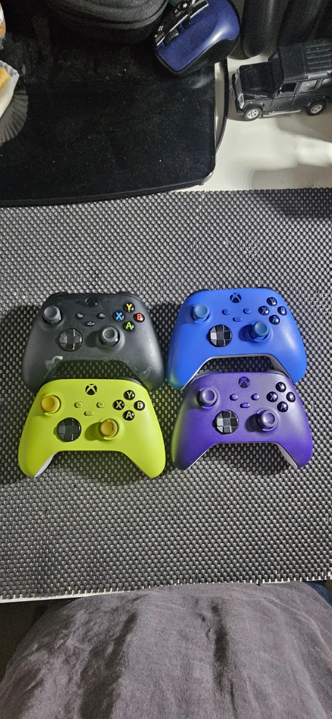 Set of 4 Xbox Wireless Controllers