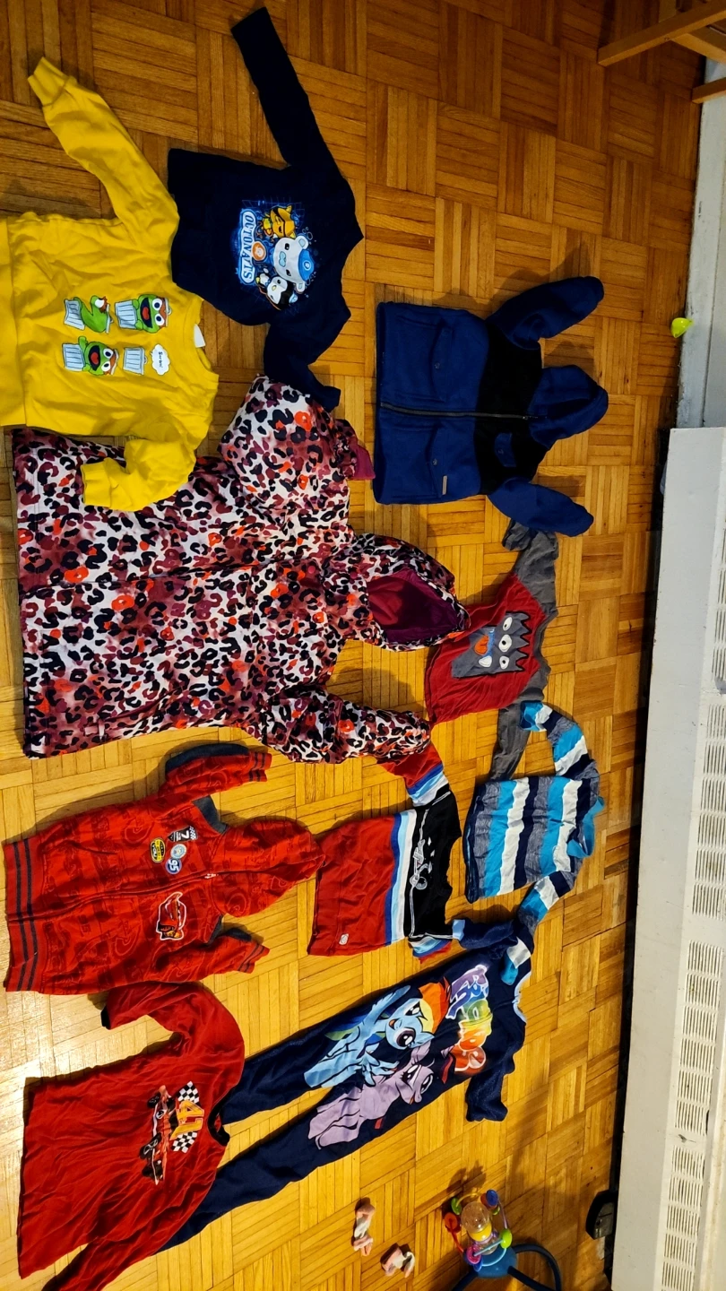 Boy's t- shirt and jackets - photo 2