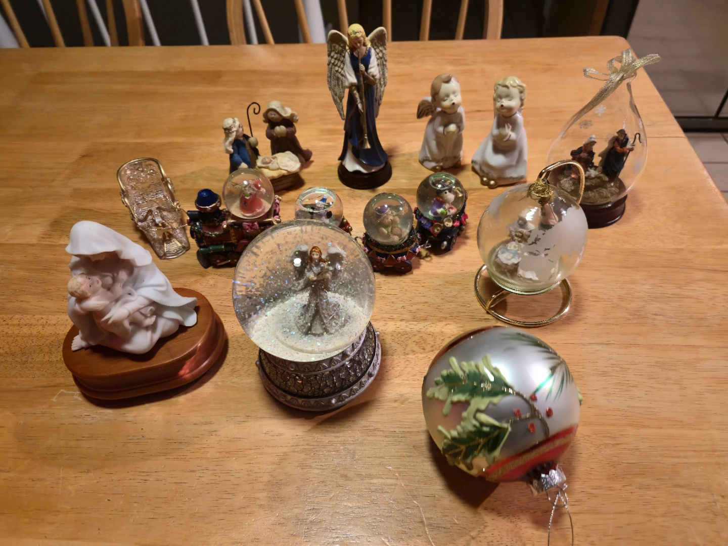 Christmas Decor Lot – Snow Globes, Nativity & Figurines