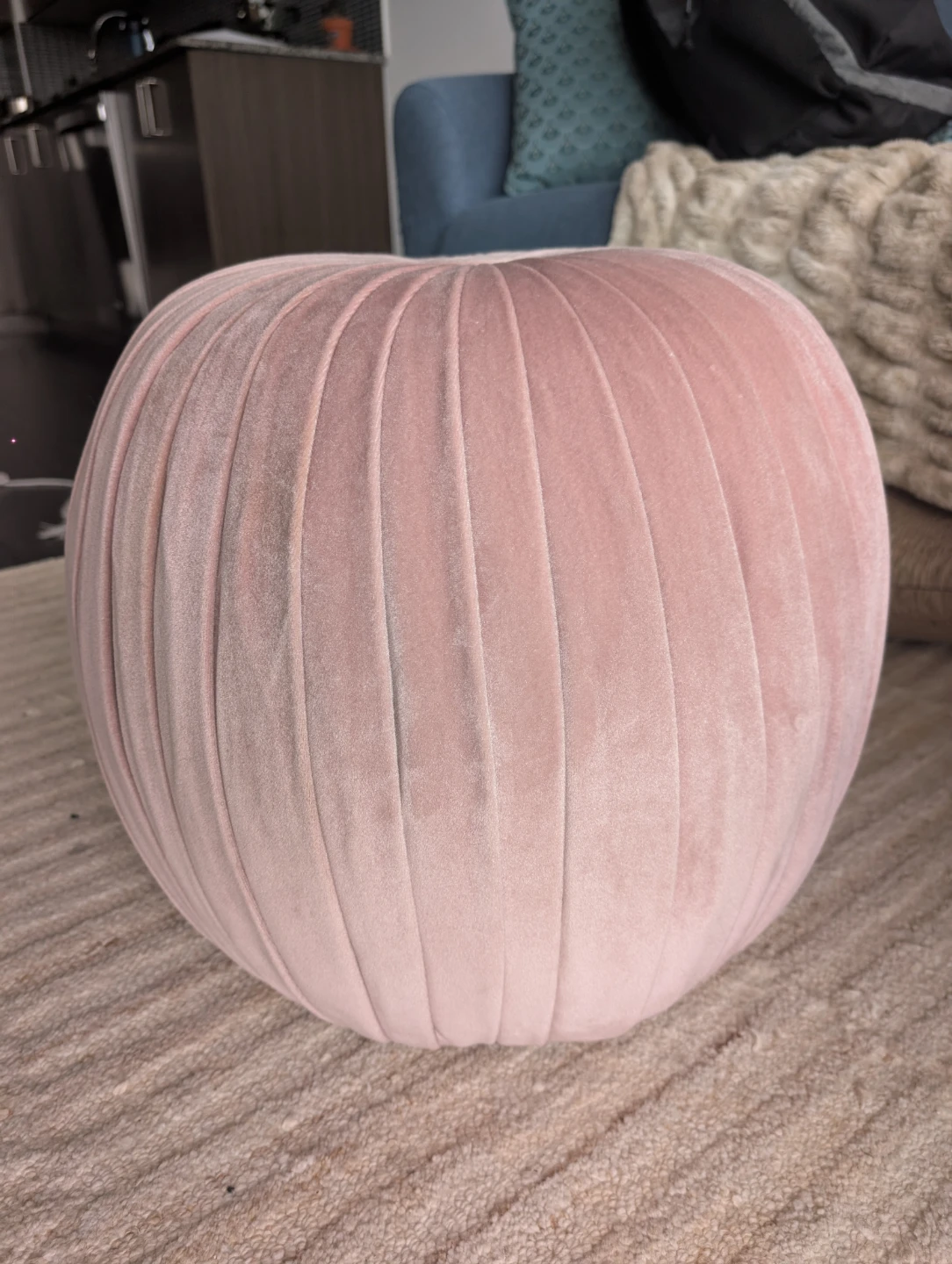 Pink Velvet Tufted Round Pouf