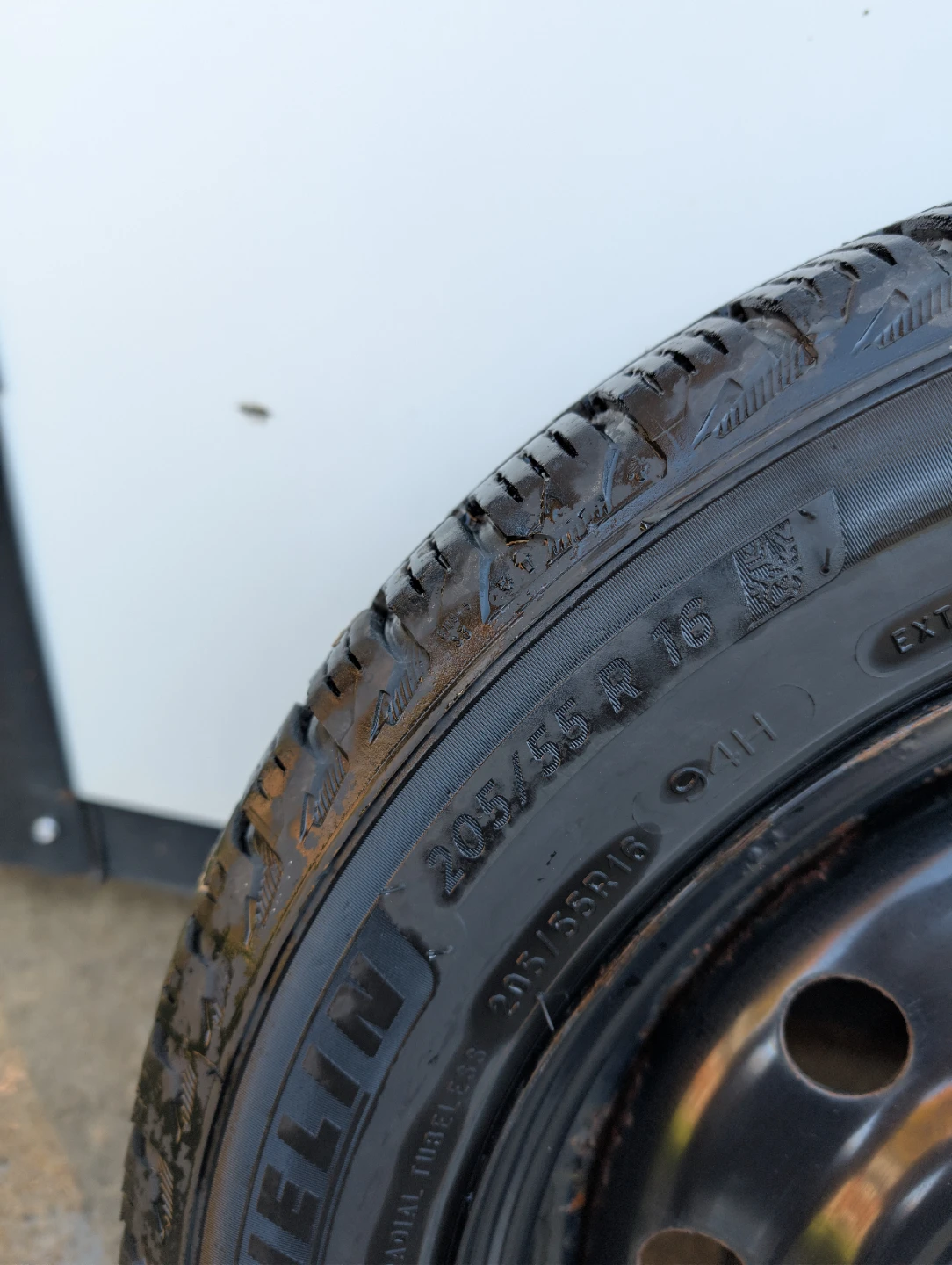Set of 4 205/55R16 Michelin X-ice snow winter tires - photo 3