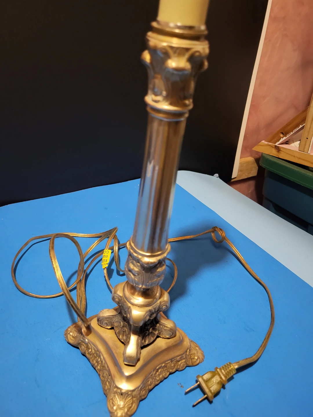 Heavy Vintage Ornate Brass Table Lamp - photo 3