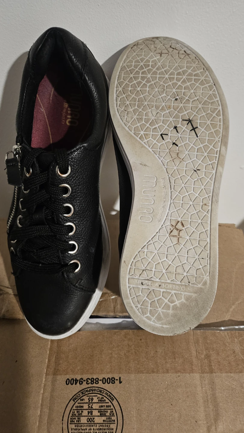 Munro black leather zipper sneakers - photo 2