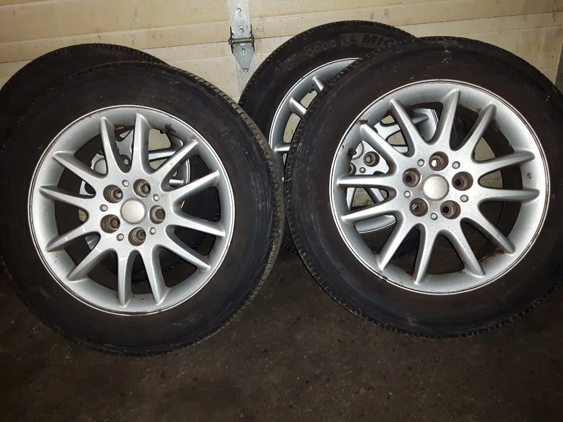 Chrysler 17" aluminum rims and Michelin tires