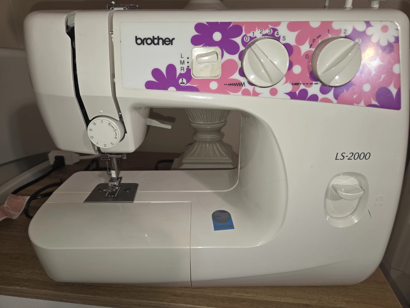 Brother LS-2000 Sewing Machine - photo 3