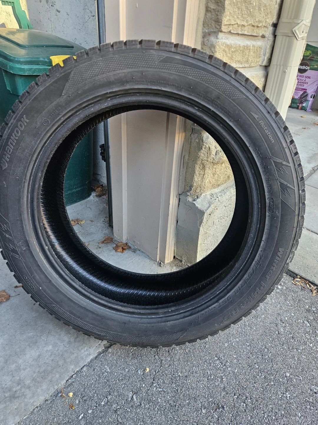 Set of 4 Hankook Winter i*Pike RS2 Tires – Like New / 1 Season