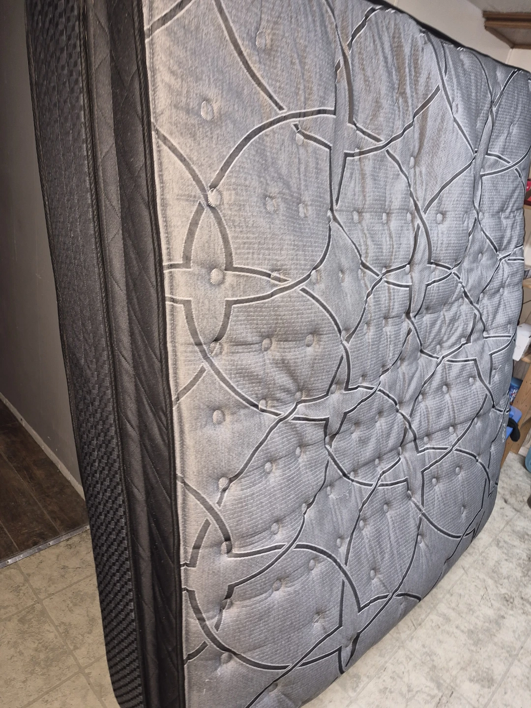 King size plush mattress
