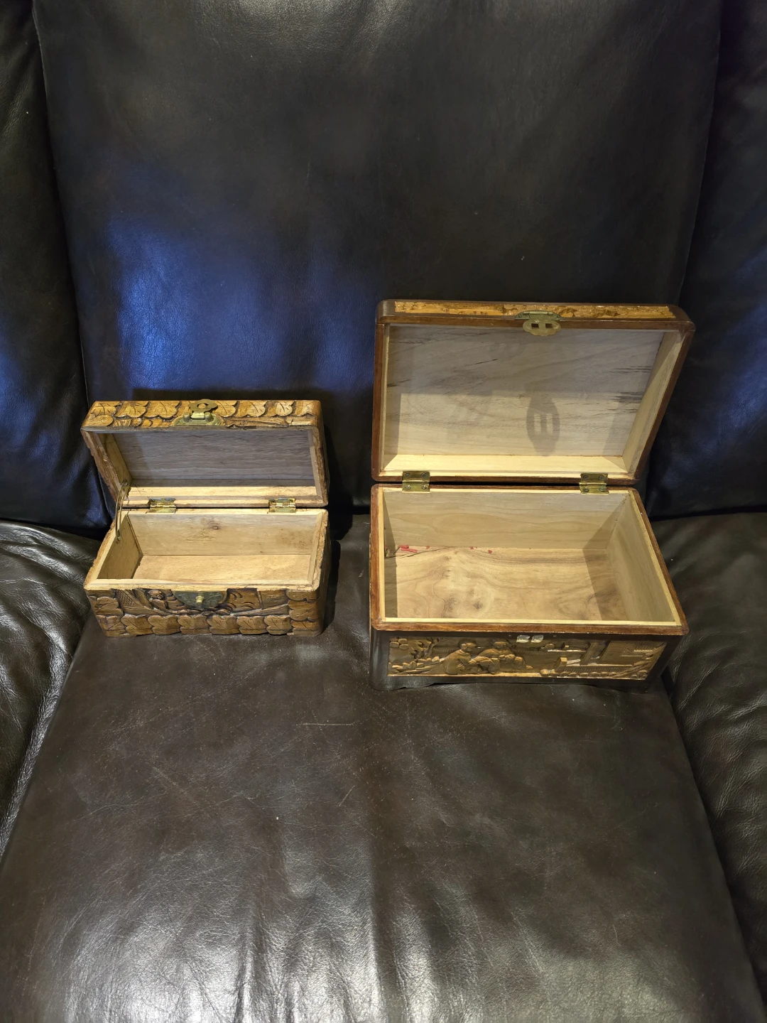 Set of two decorative carved wooden boxes - photo 2