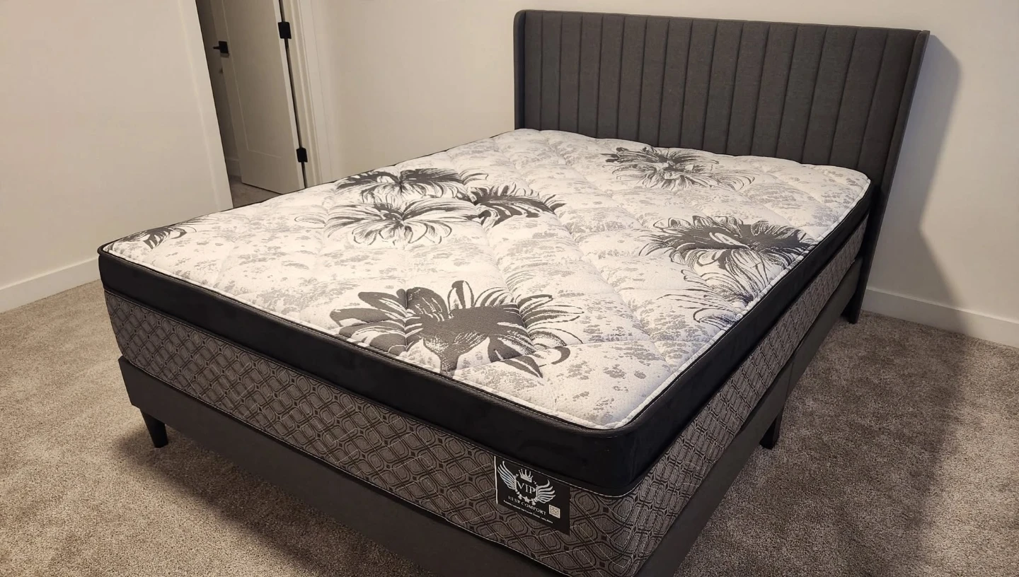 Queen mattress  hybrid extra thick pillowtop, midum firm.