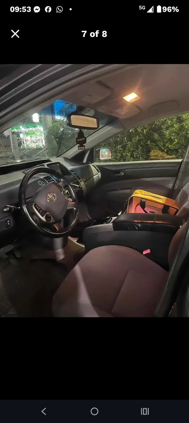 Toyota Prius Hybrid - photo 2