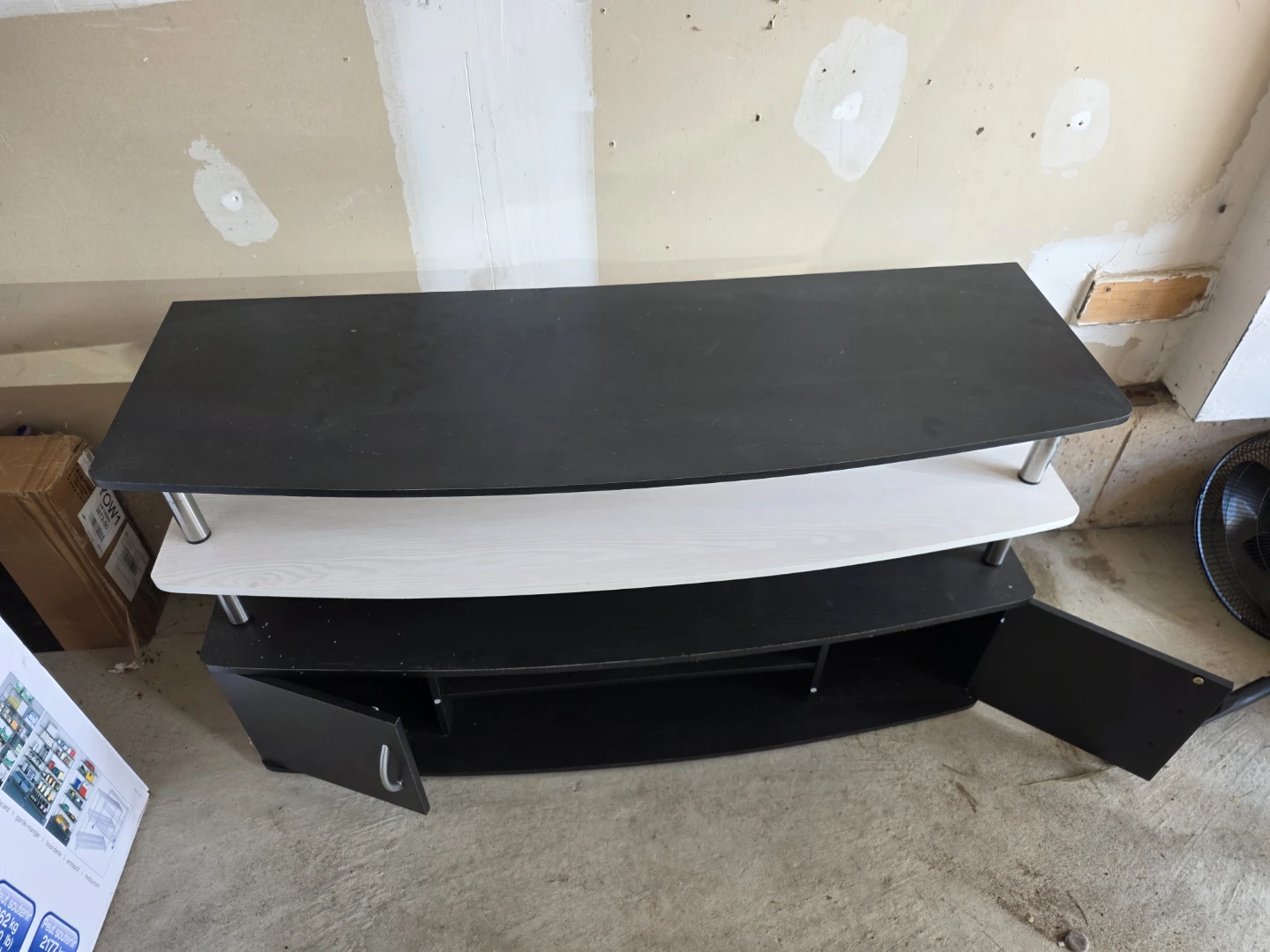 Best quality wooden tv table - never used looks like brand new - photo 3