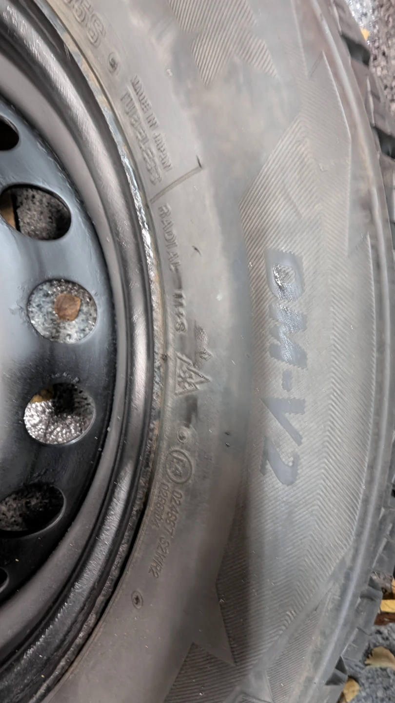 Set of 4 Bridgestone Blizzak DM-V2 Winter Tires - photo 3