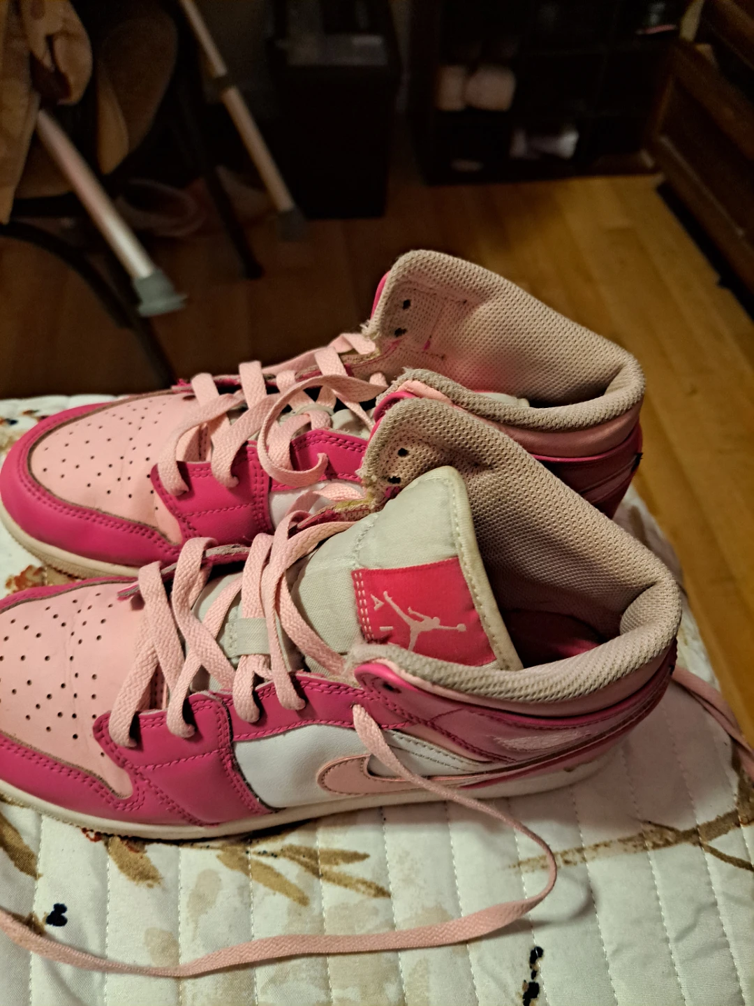 Air Jordan 1 Mid Pink Sneakers
