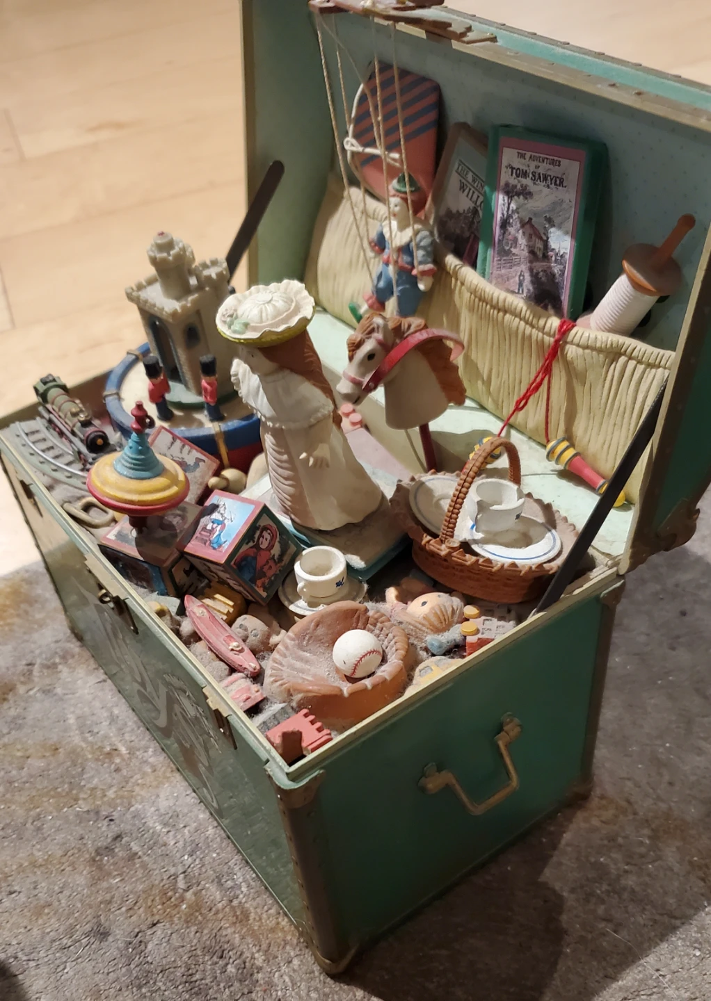 Enesco Toy Symphony Musical Toy Chest Music Box Vintage - photo 3