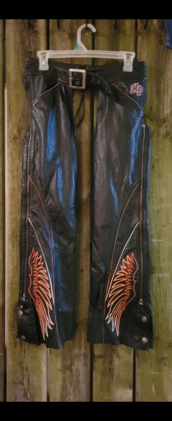 WOMANS HARLEY DAVIDSON ANGEL WINGS LEATHER CHAPS