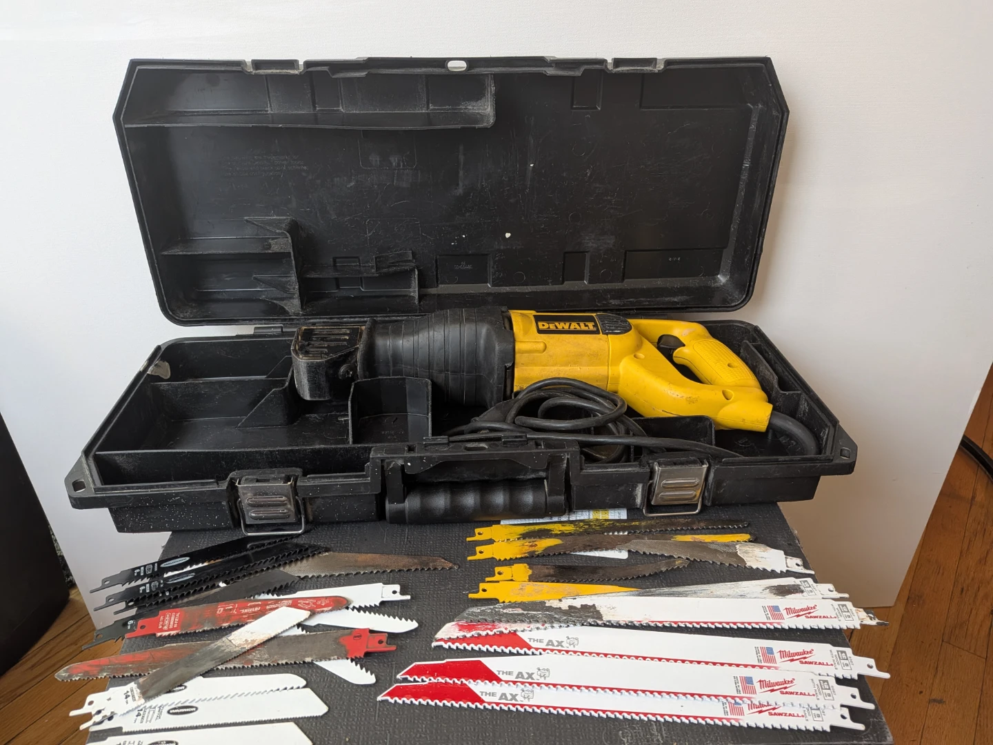 DeWalt Heavy-Duty 9A Corded Sawzall / Reciprocating Saw - photo 5