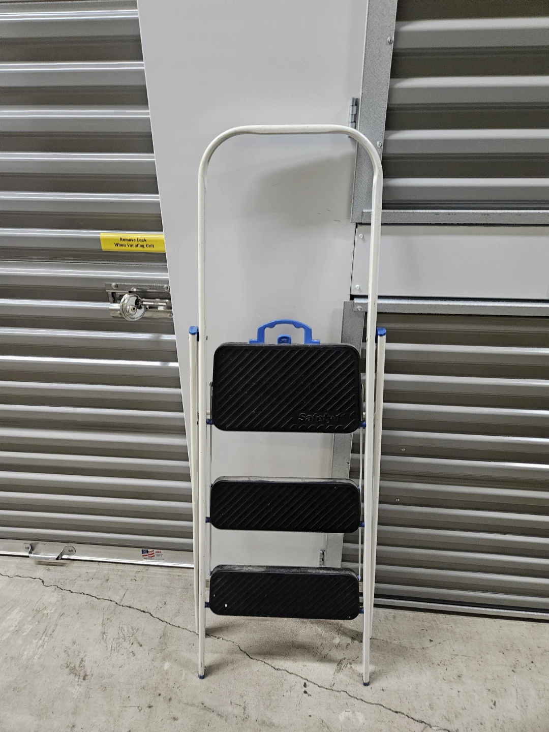 Safety 1st 3-Step Folding Ladder - photo 2