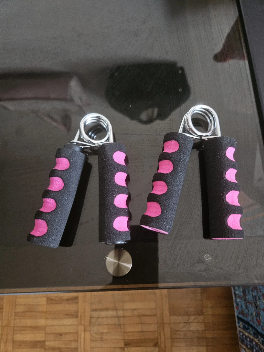 Pair of foam hand grip exercisers - photo 2