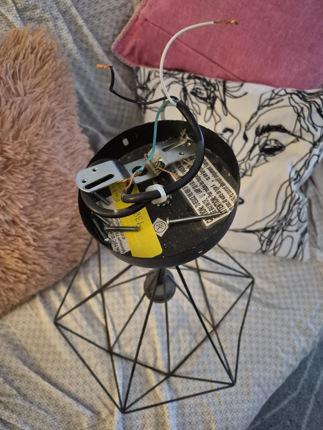 Geometric Black Wire Pendant Light - photo 2