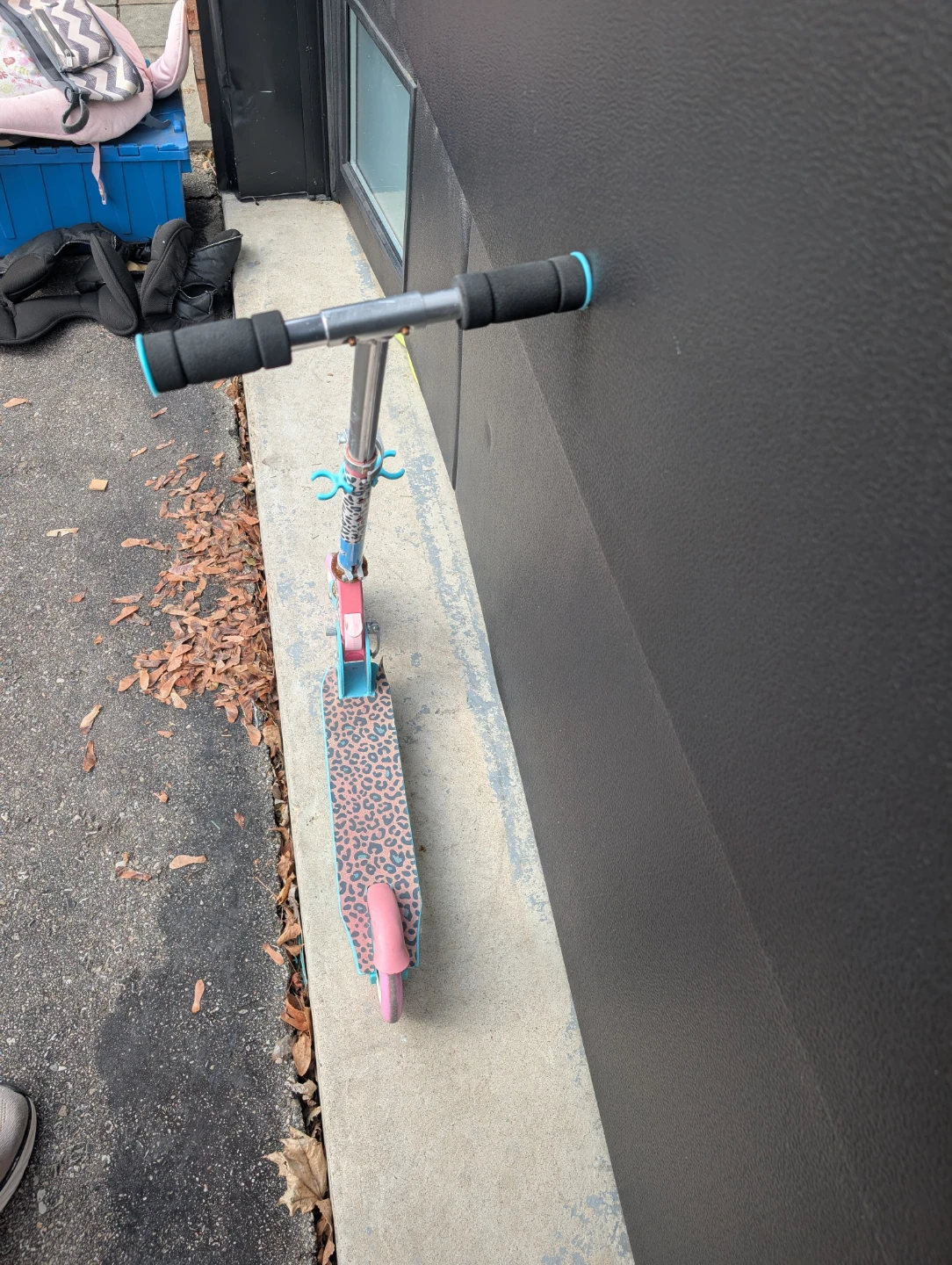 L.O.L. Surprise! Foldable Kids Scooter - photo 4