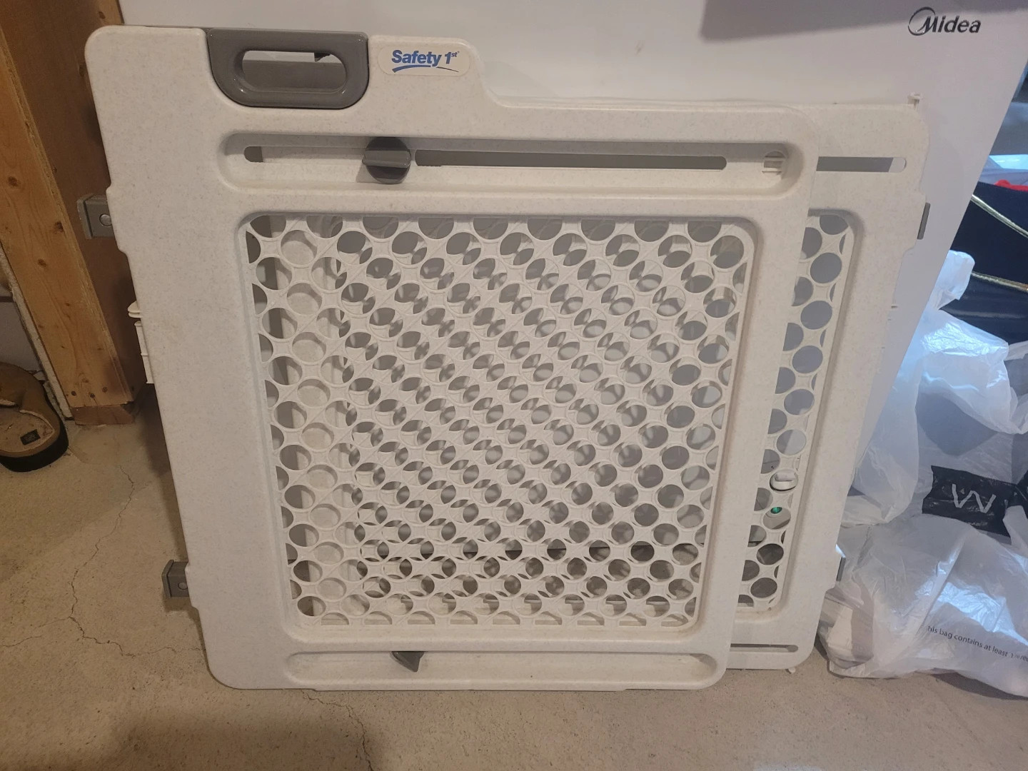 Safety 1st baby gate