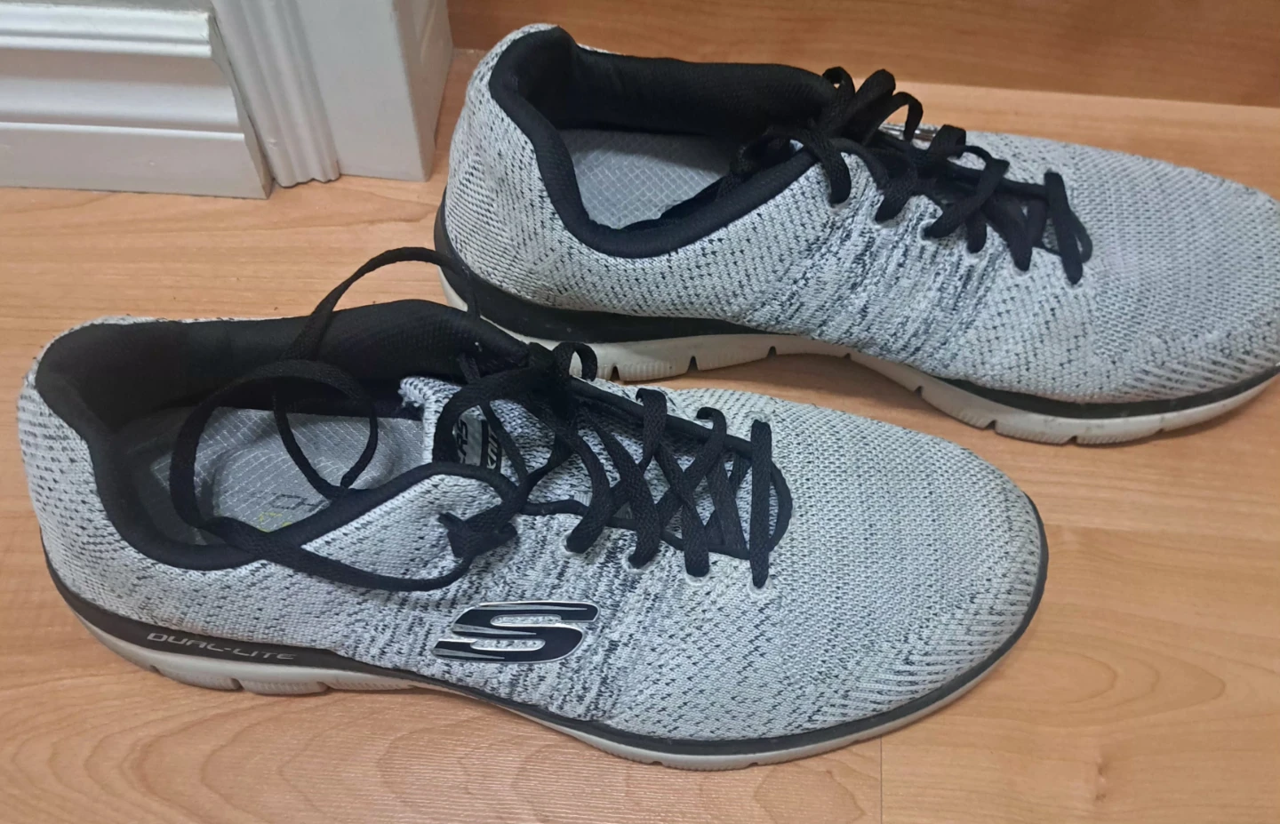 Skechers Dual-Lite Running Shoes Size 10.5 - photo 3