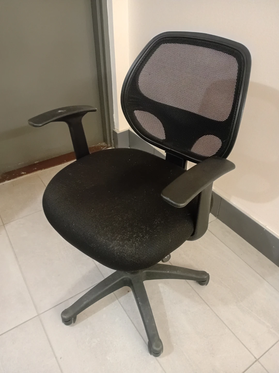 Black Mesh Office Chair - photo 2