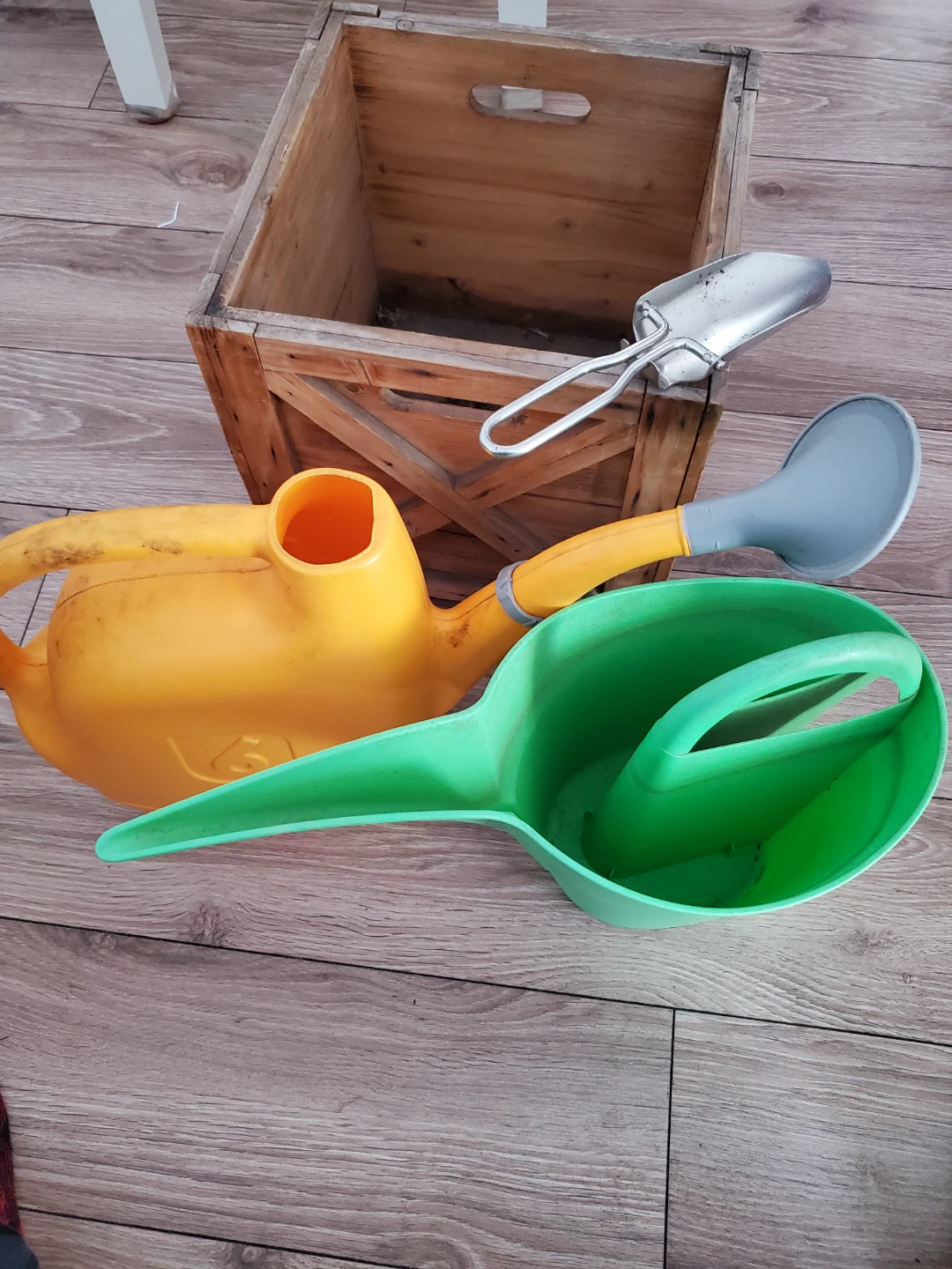 Gardening tool with Wood Crate and watering cans