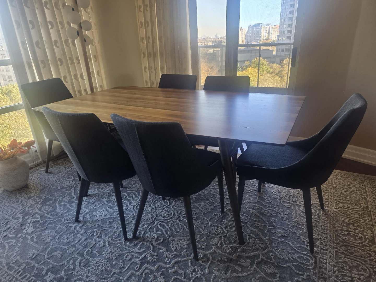 Dining table and 6 chairs set