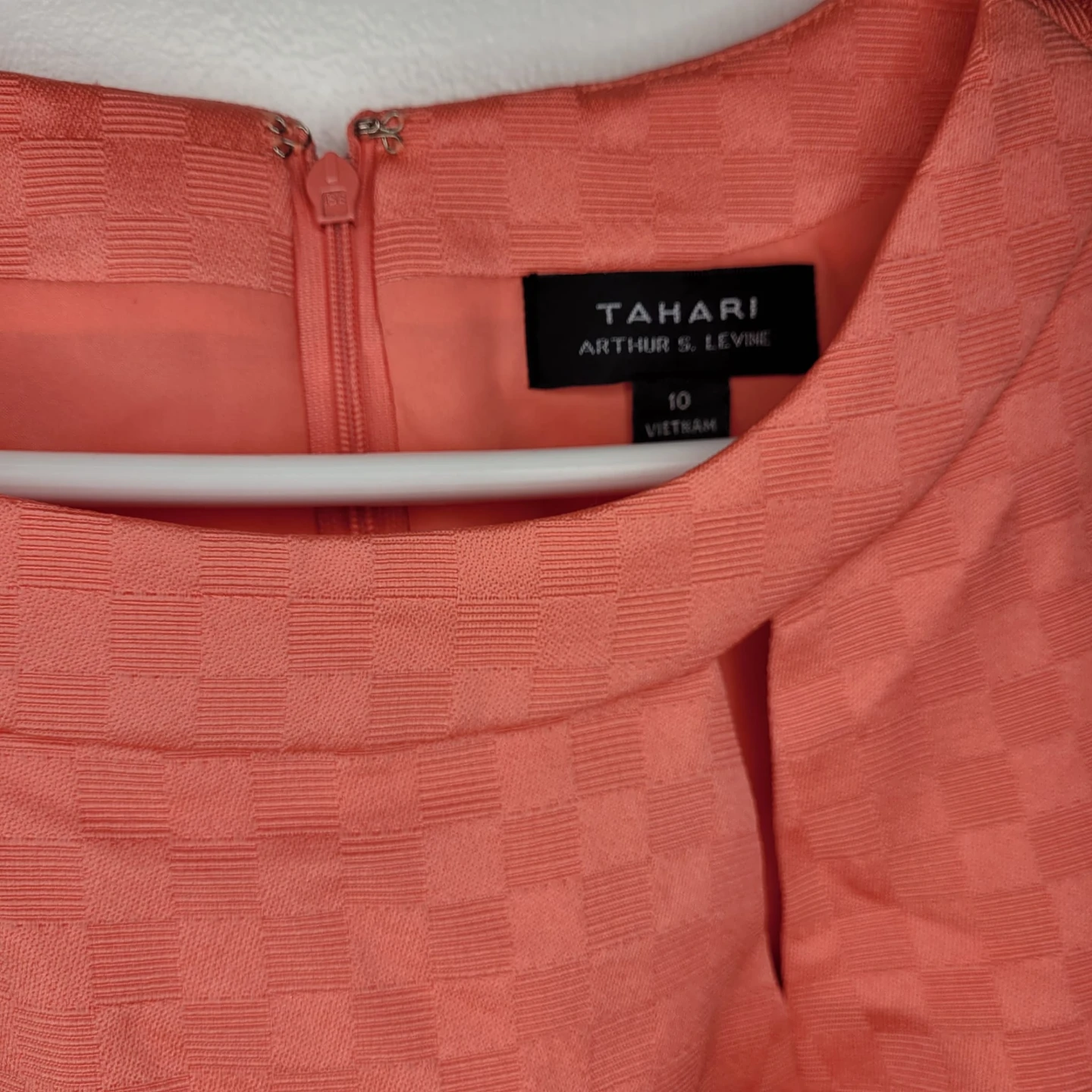 Tahari Arthur S. Levine coral dress size 10 - photo 3