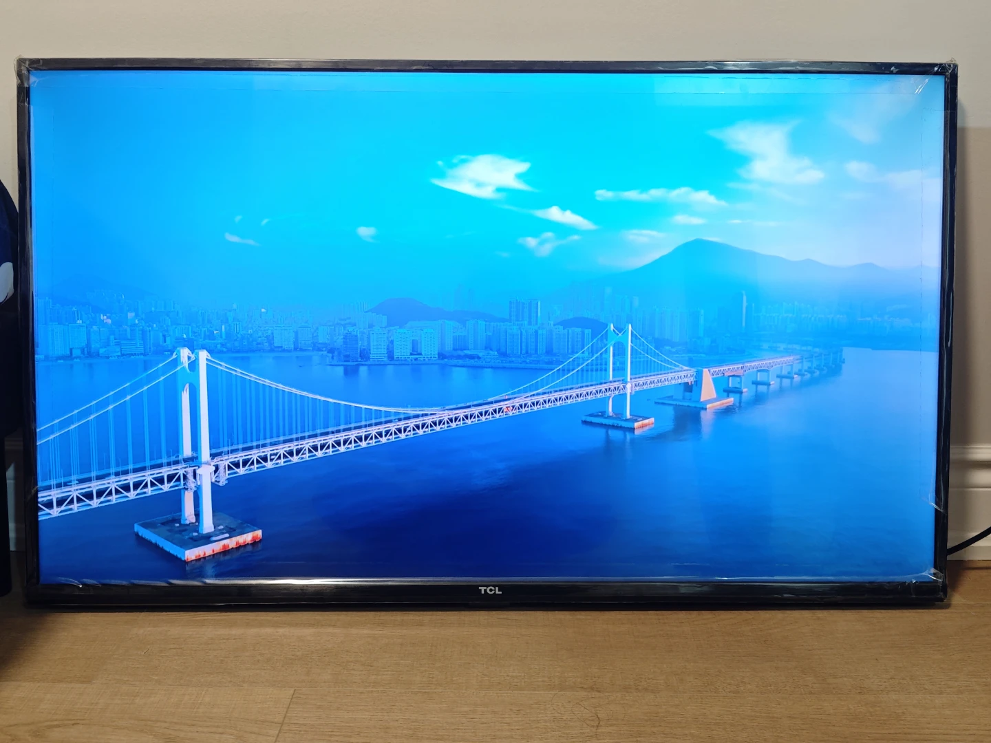 Like New TCL 43-inch 4K UHD Smart Google TV 43S446-CA - photo 3