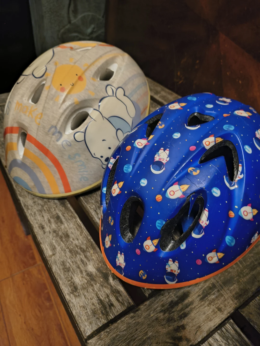 2 kids safety helmits