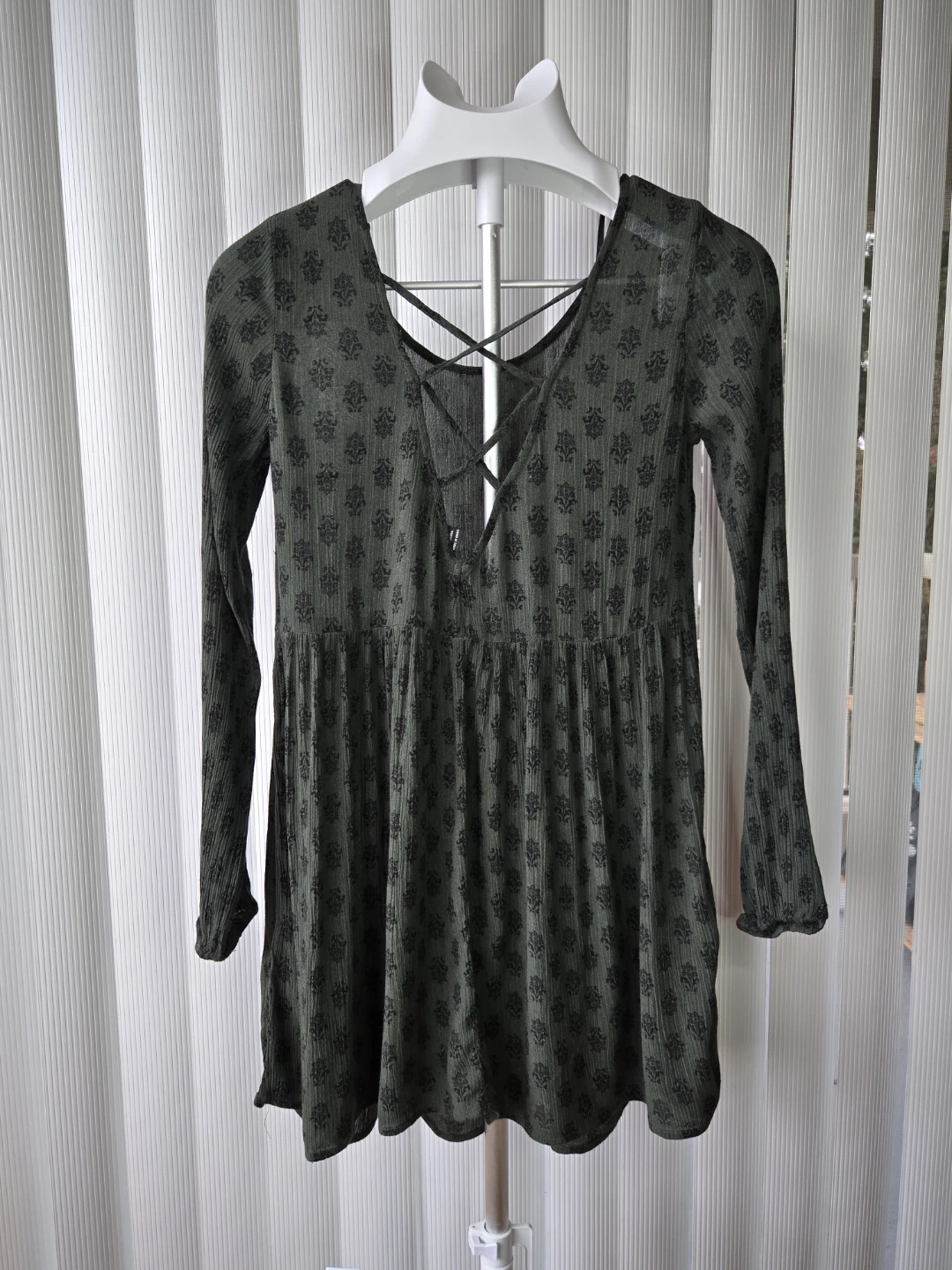Forever 21 Patterned Mini Dress Olive Green - Size XS - photo 2
