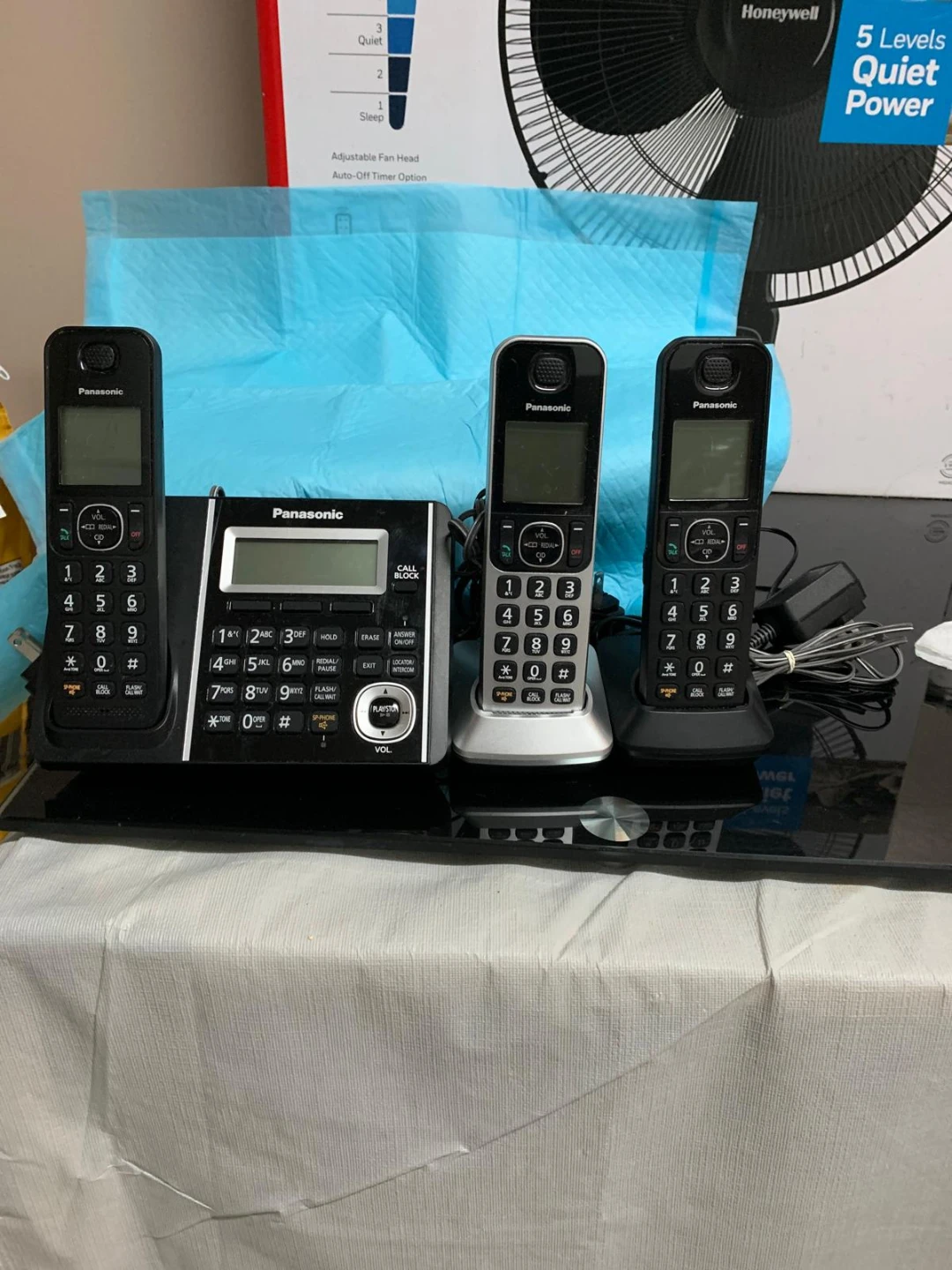 Panasonic Cordless Phone System with 3 Handsets - photo 3