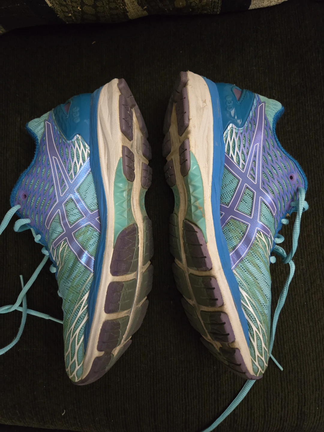 Running shoes - photo 2
